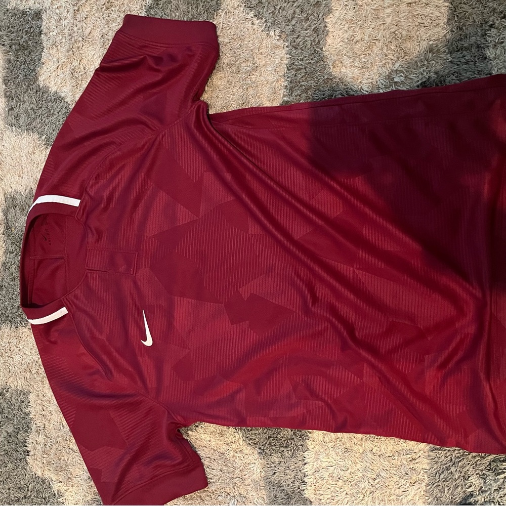 Nike Maroon Short Sleeve Tee